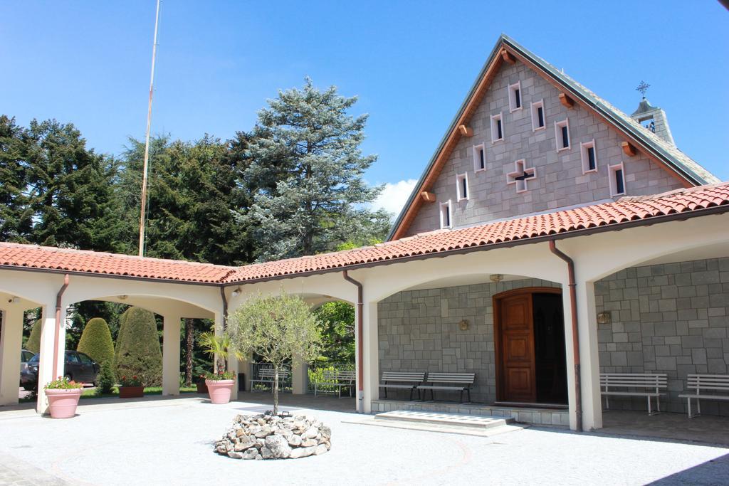 Hotel Centro Di Spiritualita Maria Candida Armeno Exterior foto