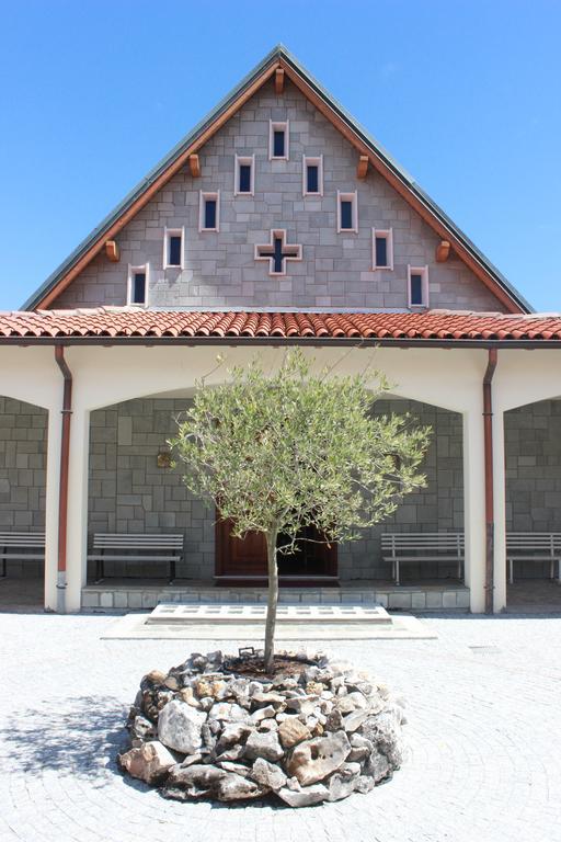 Centro Di Spiritualita Maria Candida Armeno Exterior foto
